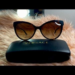 2️⃣9️⃣5️⃣ Authentic Versace Sunglasses 👓